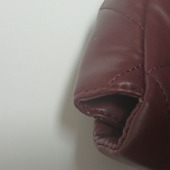 Badgley Mischka Elegant Quilted Burgundy Shoulder Bag - Picture 14 of 14